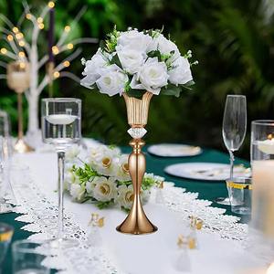 Vase à pétales en métal contemporain pour une décoration de pièce minimaliste et une composition florale élégante - Product Image 3