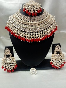 ชุดสร้อยคอทองชุบประดับเพชรคันดันสำหรับเจ้าสาว พร้อมต่างหูจุ้มก้าประดับมุกเคลือบเงา สำหรับงานแต่งงาน - Product Image 6