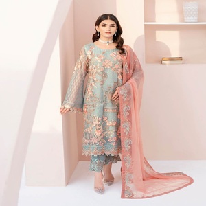 Soldes Exceptionnelles : Ensemble Shalwar Kameez en Chiffon Ramsha avec Dupatta – Tenue de Soirée et de Mariage de Luxe pour Femme, Broderies Riches, Style Ethnique - Product Image 5