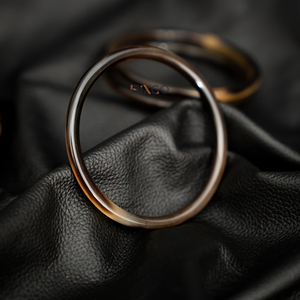 Brazalete de cuerno de búfalo Delgado Premium superventas, acabado lacado en negro, hecho a mano en Vietnam - Product Image 2
