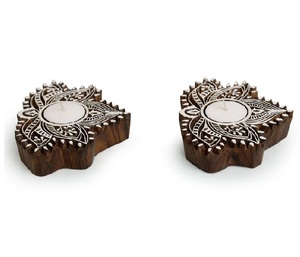 Lot de 2 bougeoirs en bois de sheesham sculptés à la main en forme de lotus lumineux pour centres de table de mariage - Product Image 1