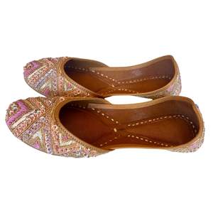 Khussa léger pour femmes, nouveau style Punjabi Khussa pour mariage, décontracté et extérieur, mode d'hiver avec doublure en maille imprimée - Product Image 2