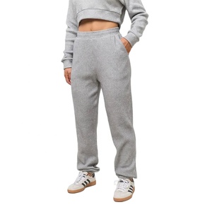 Conjunto Deportivo Elegante para Mujer, 100% Algodón, Gris Claro, con Capucha, Transpirable, para Invierno, con Logotipo Frontal - Product Image 3