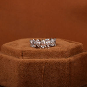 Alliance certifiée en or blanc 14 carats avec 1.9 TCW poire taille diamant cultivé en laboratoire style classique cadeau d'anniversaire pour les filles - Product Image 1