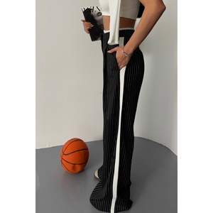 Pantalones negros a rayas para mujer con detalle de rayas laterales - Product Image 2