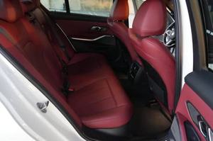 BMW 330e Híbrido Enchufable 2023, Altamente Equipado, Interior Rojo Tocara, Mayormente Sin Modificar - Product Image 5