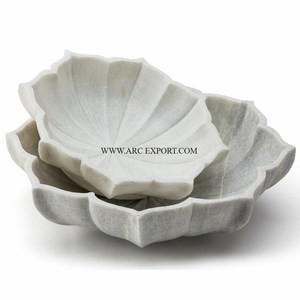 Ensemble de 2 bols en métal plaqué or de forme ronde avec base en forme de cube en marbre Table faite à la main Bols à fruits fantaisie décoratifs Articles de fête - Product Image 6