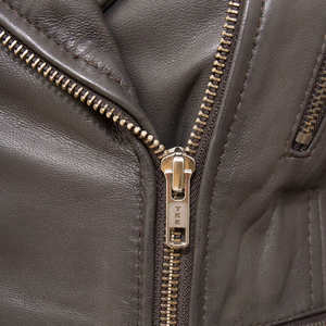 เสื้อแจ็คเก็ตหนังซาตินสำหรับผู้หญิง ฤดูใบไม้ร่วง-ฤดูหนาว มีซิป คอปกแบบพับได้ ระบายอากาศได้ดี ฟอกสีอย่างดี ในราคาที่คุ้มค่า - Product Image 6