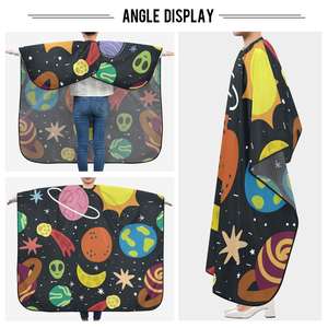 Capas de Barbero con Orificios para los Brazos, Cierre Ajustable, Impresión por Sublimación, Antiadherentes, Resistentes al Agua, Tela de Poliéster, Logotipo Personalizado - Product Image 4