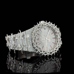 Montre en acier inoxydable de haute qualité avec design à pointes audacieux de style hip-hop, quartz moissanite taille poire, clarté VVS, certifiée IGI - Product Image 3