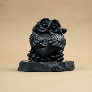 Figura de shungita: Búho y un corazón - Product Image 2