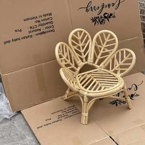 Chaise en rotin à fleurs pour enfants Chaise pour bébé en rotin faite à la main et au design moderne Chaise pour enfants en gros Meubles pour enfants en bas âge - Product Image 1