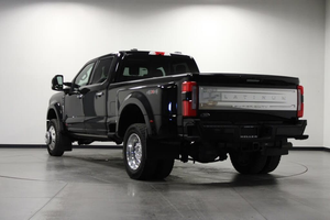 FO-RD F-450 SUPER DUTY PLATINUM CREW CAB 2024/2025, conduite à gauche, sièges en cuir - Product Image 2
