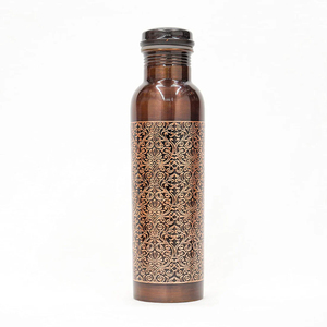 Botella de cobre con grabado Floral brillante antiguo Calidad Premium Vasos de calidad premium Cobre recubierto lacado recién llegado - Product Image 1