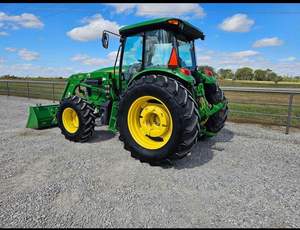 รถแทรกเตอร์ล้อ 4 ล้อ ยี่ห้อจอห์น เดียร์ รุ่น 6130R 120 แรงม้า มือสอง สภาพดี พร้อมห้องโดยสารและเครื่องยนต์  ขาย - Product Image 6