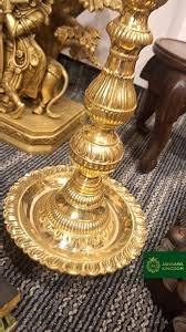 Candelabro de metal antiguo de latón chapado en oro, base para velas, para decoración festiva de iglesias y eventos. - Product Image 5