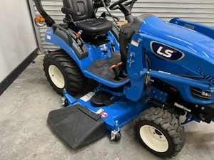 Tractor LS Resistente con Diseño de Cortadora Central 4WD para Jardinería y Uso Agrícola, Envío Rápido - Product Image 4
