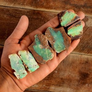 Chrysoprase australienne verte naturelle tranche rugueuse Cabochon en vrac paire de boucles d'oreilles en pierres précieuses forme libre assortie perle de pierre Chrysoprase - Product Image 1