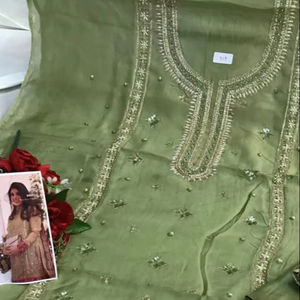 Costumes indiens de créateur modernes non cousus brodés à la main pour femmes pour les fêtes de style traditionnel - Product Image 1