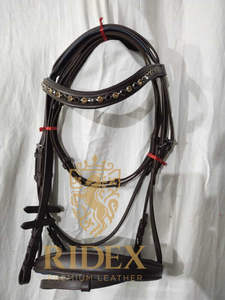 Adeefa ชุดเดรสหนังตอกแบบพรีเมี่ยม, ชุดเดรสกระโปรงหลังบังเหียนม้าประดับคริสตัลสีดำทอง - Product Image 3