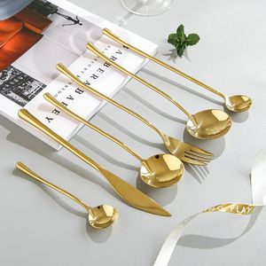 Juego completo de cubiertos metálicos de acero inoxidable con líneas elegantes, diseño duradero y materiales higiénicos de calidad alimentaria. - Product Image 4