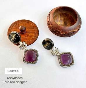 Auténticos pendientes artesanales Kundan Jhumka con gotas de perlas y trabajo Meenakari joyería tradicional perfecta para bodas - Product Image 2