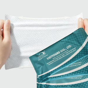 Lingettes nettoyantes haut de gamme du fabricant vietnamien Conception personnalisée Paquet unique de lingettes humides pour les compagnies aériennes Bon choix pour des mains propres - Product Image 1