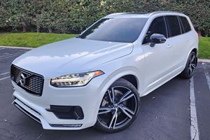 Volvo XC90 T6 R-Design 2017 Usado en Buen Estado, Sin Accidentes, Volante a la Izquierda/Derecha - Product Image 4