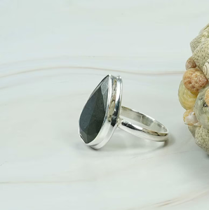Bague élégante en argent sterling 925 faite à la main, pierre précieuse en forme de poire en Labradorite naturelle romantique à la mode, pierre de naissance de février - Product Image 4