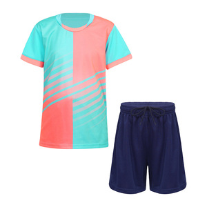 Fabricante de Uniformes de Fútbol Personalizados OEM, Conjunto de Camiseta y Pantalones Cortos Deportivos Ligeros, Transpirables y de Secado Rápido para Entrenamiento Deportivo en Equipo - Product Image 2