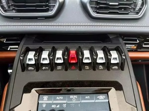 Lamborghini Huracan Evo Spyder 2020 certifiée, propre et en bon état - Product Image 2