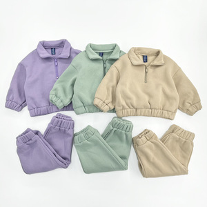 Completo Set Autunnale per Bambini: <span class=keywords><strong>Felpa</strong></span> in Maglia <span class=keywords><strong>con</strong></span> <span class=keywords><strong>Cerniera</strong></span> a Quarto e Pantaloni Coordinati in Pile Traspirante, Comodi per Ragazzi e Ragazze - Product Image 2