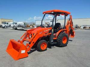 TRACTOR COMPACTO KUBOTA B26 CON CARGADOR Y RETROEXCAVADORA EN STOCK A BAJO PRECIO - Product Image 5