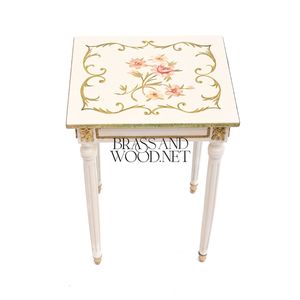 Juego de Mesas Auxiliares Clásicas Pintadas a Mano con Diseño Floral y Detalles en Oro Antiguo para Interiores Elegantes - Product Image 4