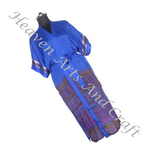 KL017 hecho a mano Vintage seda Sari chaqueta hermoso bohemio Floral invierno vestido largo con cinturón más cerca elegante estilo Kimono - Product Image 1