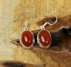 Pendientes de Gancho de Plata de Ley Chapados en Oro con Cornalina Roja, Joyería Artesanal con Piedra de Nacimiento de Agosto, Regalo Elegante y Único para Mujer - Product Image 4