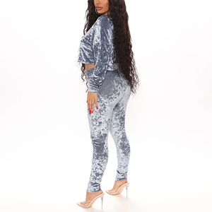 2024 nouveau élégant velours Logo personnalisé survêtement haut court pantalons de survêtement survêtement 2 pièces ensemble femmes velours survêtements pour femmes - Product Image 5