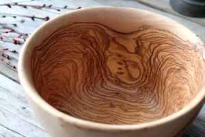 Ensaladera de Madera Hecha a Mano de Primera Calidad, Estilo Rústico con Madera Natural Lisa, Personalizada para Uso en la Cocina del Hogar - Product Image 2