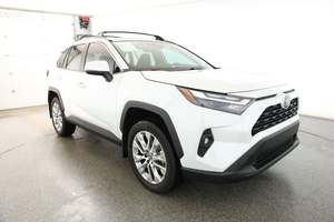 2024 T-o-y-o-t-a R A V 4 XLE Premium FWD faible kilométrage et prix abordable en stock prêt pour l'expédition - Product Image 2