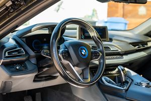 BMW i8 Coupé 2016 d'occasion en excellent état - Product Image 1