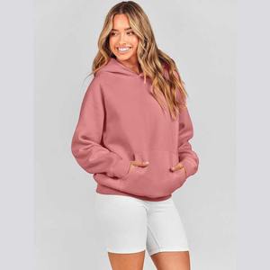 À la mode femmes haut court à capuche léger manches longues vêtements de sport parfait pour les sorties de mode de gymnastique tissu confortable et doux - Product Image 5