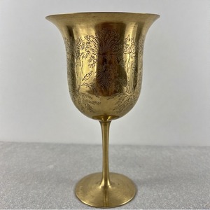 Verre à vin rituel TempleGold Calice à vin en métal orné Gobelet traditionnel de finition antique pour rituels religieux et autels d'église - Product Image 3