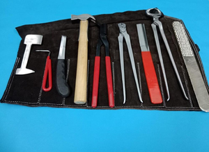 Kit professionnel de maréchal-ferrant avec pince à sabot et marteau Kit de maréchal-ferrant en acier inoxydable ensemble complet de ferrage et de coupe de sabot - Product Image 4