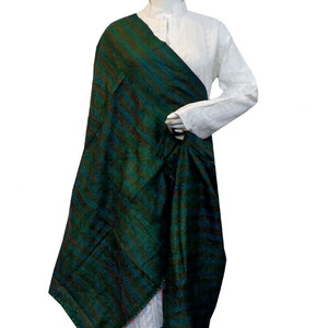 Écharpe en soie Kantha réversible de luxe, fabriquée à la main, en coton de haute qualité, personnalisée par un fabricant indien, en promotion - Product Image 4