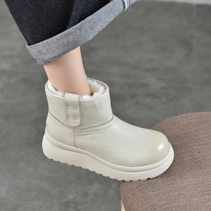 รองเท้าบูทหุ้มข้อผู้หญิงทรงหัวแหลม สวมใส่สบาย เหมาะสำหรับใส่ทำงานหรือลำลอง พื้นรองเท้าแบนสูง - Product Image 3