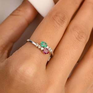 Producto de Venta caliente de esmeralda de rubí natural fino clásico y anillo de derivación de diamantes en joyería hecha a mano de oro blanco sólido de 14K - Product Image 2