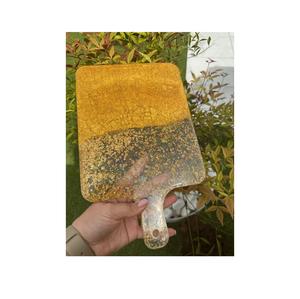 Planche à découper de luxe en bois et résine avec motif unique conçu pour servir des fruits au fromage et cuisiner tous les jours - Product Image 4