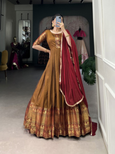 Robe cousue exclusive en coton Narayanpet Zari tissage avec paillettes dentelle mousseline de soie Dupatta soie doublée Flair pour l'exportation B2B - Product Image 4