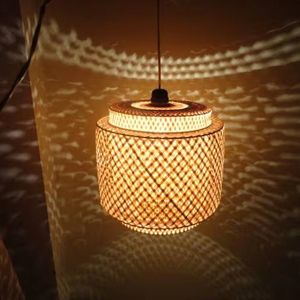 Lámpara colgante de bambú de mimbre hecha a mano moderna de 99 DATOS dorados - Product Image 1