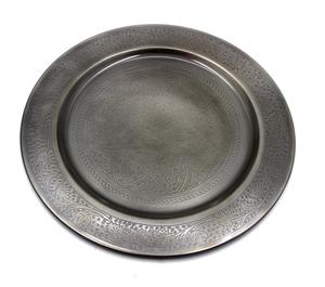 Nouvel arrivage d'assiettes de service rondes en fer avec gravure en laiton plaqué taille standard plat et plateau pour servir à la main - Product Image 6